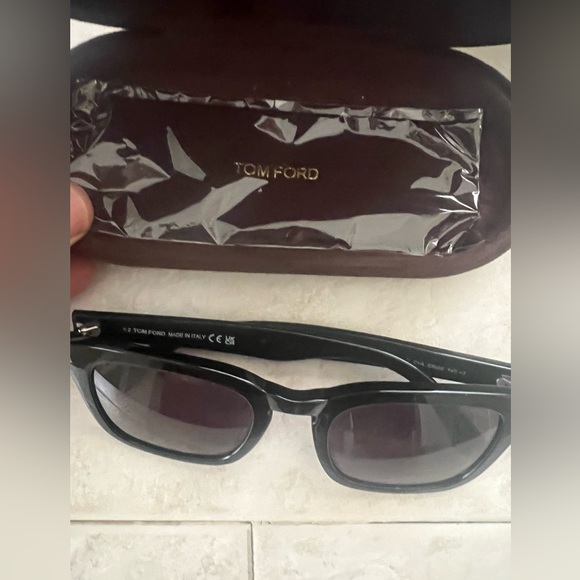 Tom Ford Sunglasses (Unisex) - Picture 3 of 7